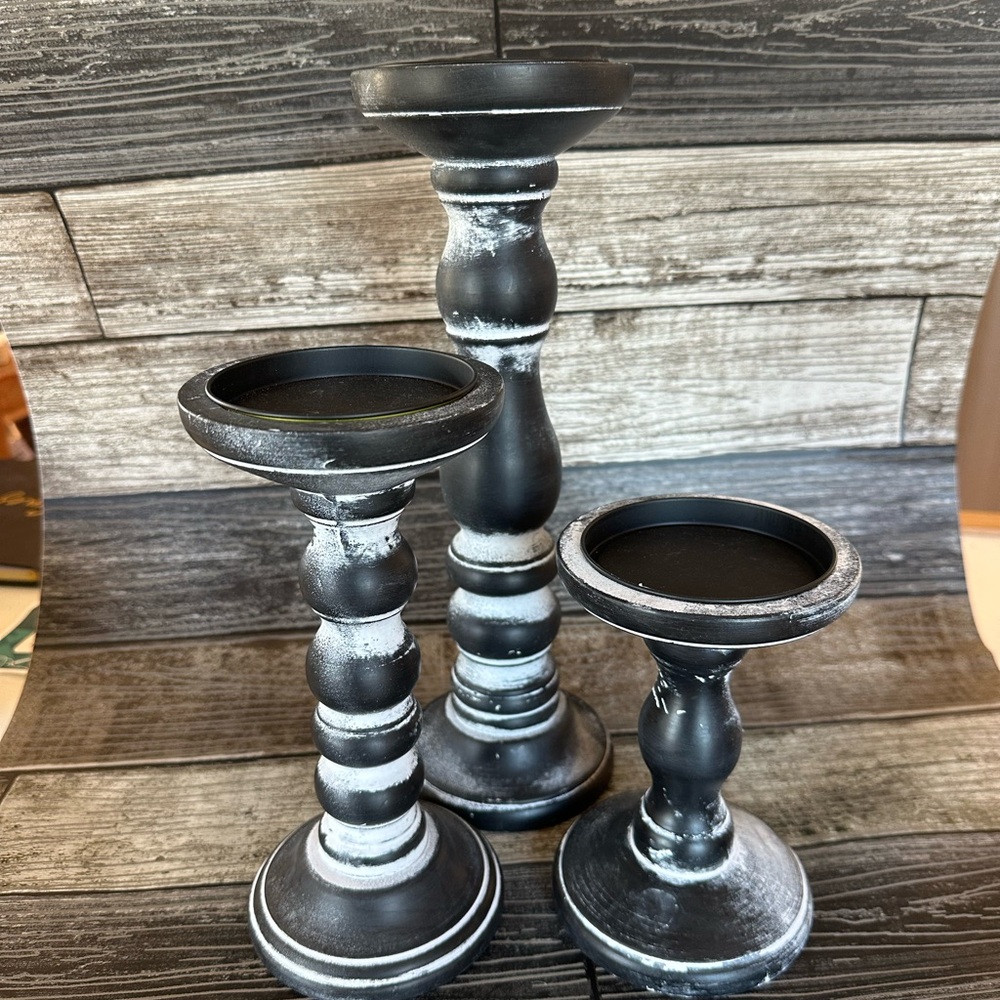Elegant Black Candle Holder Set